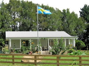 Отель Miranda Orchard Cottage  Миранда